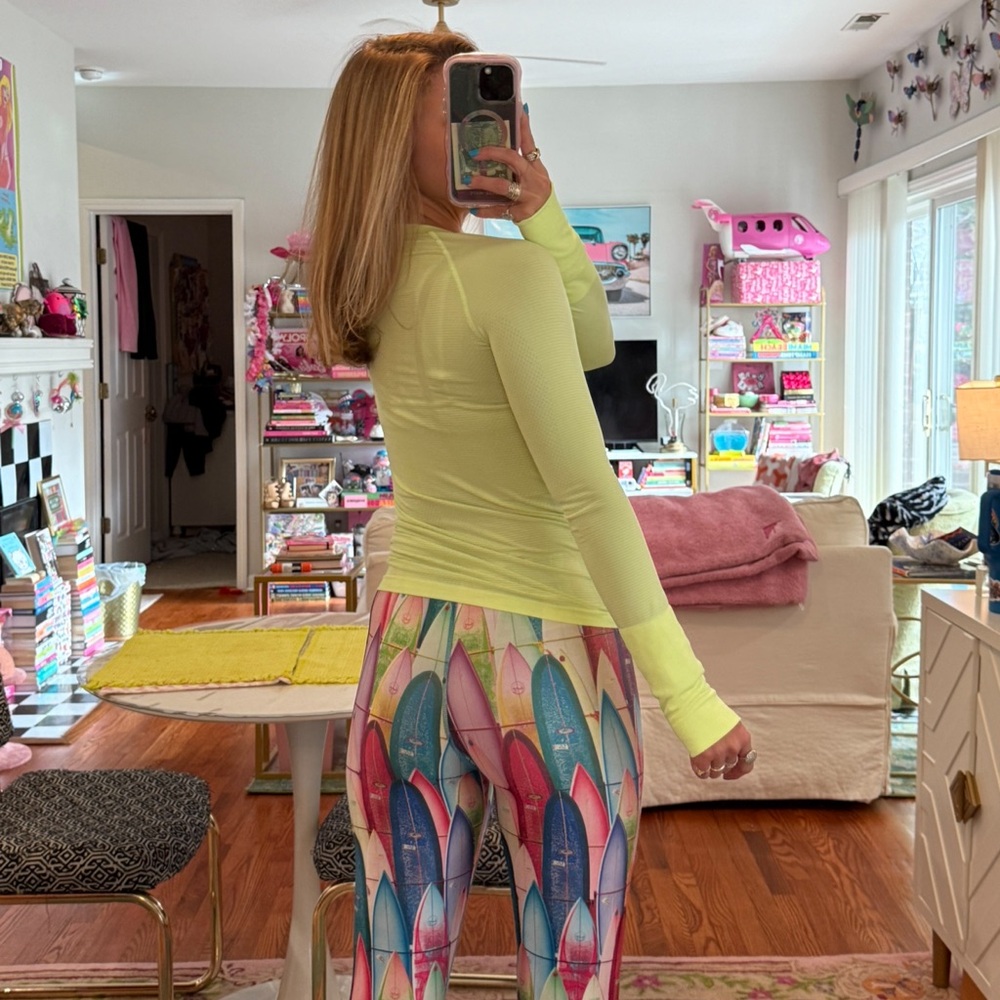 LULULEMON NEON GREENISH YELLOW SWIFTLY TEE SIZE 4 - Picture 4 of 5